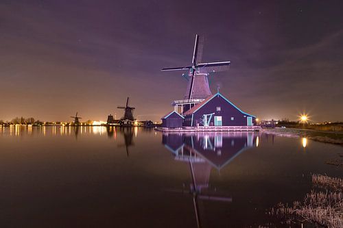 Verfmolen De Kat in verlichting, Het Jonge Schaap, De Bonte Hen, Zaandam, Noord-Holland