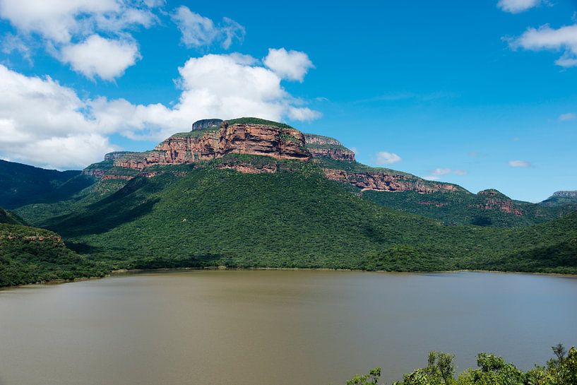 het meer bij de swadini dam met op de achtergrond de drakensbergen par ChrisWillemsen