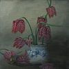 Stillleben mit Schachbrettblumen, Fritillaria meleagris von Helga Pohlen - ThingArt
