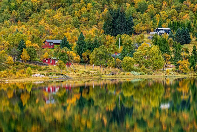 Häuser am Herbstsee von FineArt Prints | Zwerger-Schoner |