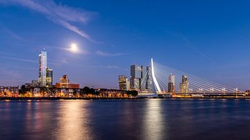 Rotterdam bij nacht van Daan Kloeg