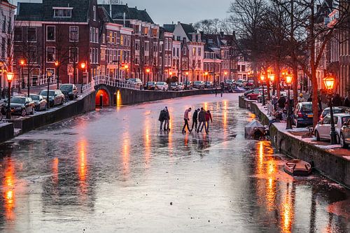 Leiden - Skaters on the Rapenburg (0028)