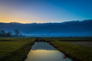 Skyline Rotterdam in Blauwe Uur van Teus Oosterwijk