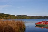 rote Tretboot am Laacher See