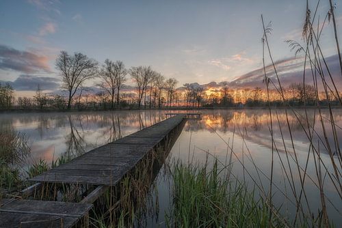 Zonsopkomst bij steiger