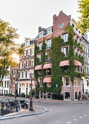 Sprookjesachtig huis aan de gracht in Amsterdam van Okko Meijer