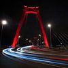 Rotterdam bij nacht : lichtsporen over de iconische Willemsbrug van Chihong