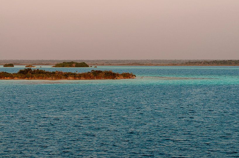 Mexico: Bacalar Lagoon (Bacalar) van Maarten Verhees