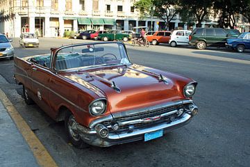 Vintage car in Havana (Cuba) by t.ART