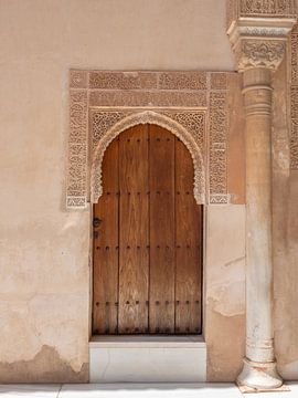 Majestueuze Alhambra deur - Granada Spanje van Dagmar Pels