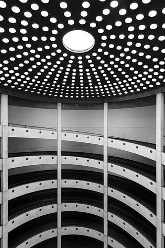 Hamburg architecture in abstract form: geometric spiral in the Rödingsmarkt car park in black and white by Nils Steiner