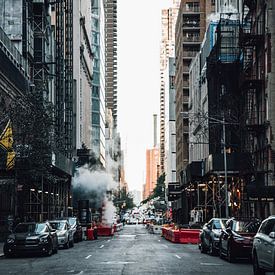 Seitenstraße in New York von Bas de Glopper