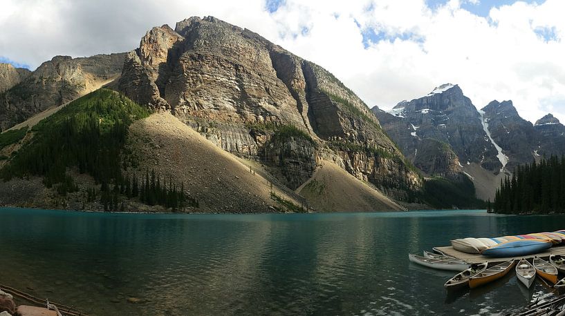 Canoes at the side by Nadia Houtzager