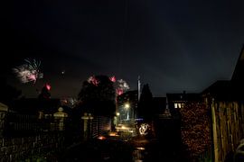 Lange belichting van vuurwerk boven Hamburg van Johann-Henrik Pfennig