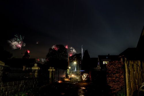 Langzeitbelichtung von Feuerwerk über Hamburg