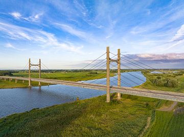 Pont suspendu au-dessus de la rivière IJssel  sur Sjoerd van der Wal Photographie
