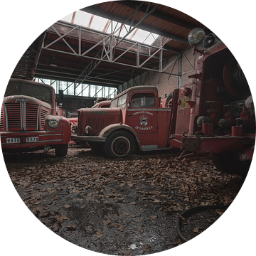 Brandweerwagens in verval van Perry Wiertz
