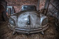 Citroen DS in an abandoned barn.