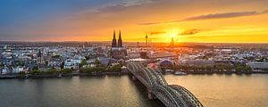 Panorama de Cologne, Allemagne, au coucher du soleil