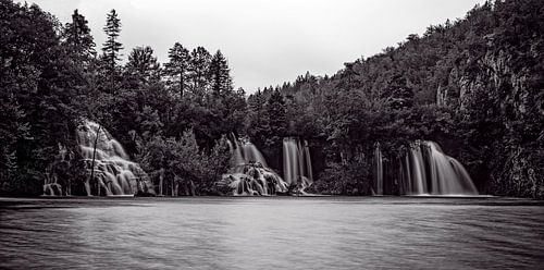Plitvice waterfall by Richard Guijt Photography