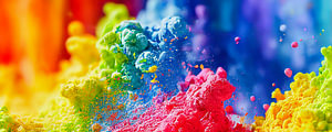 Panorama Explodierende flüssige Farbe in Regenbogenfarben mit Spritzern