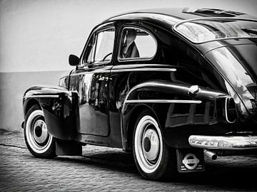 De vintage Volvo PV544 Katterug van Martin Bergsma