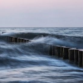 Wellen und Buhnen von Holger Bücker