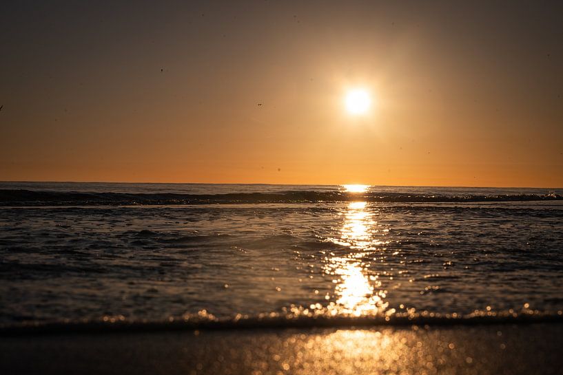 Vue de la mer au coucher du soleil par Martijn de Bruijn