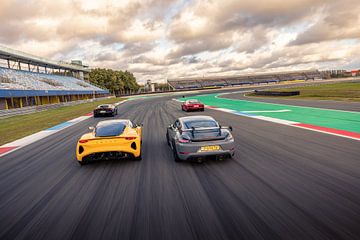 Duell zwischen Porsche GT4RS, Lotus Emira, Audi R8, Huracan STO