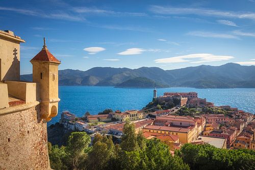 Eiland Elba, Portoferraio luchtfoto vanaf Forte Stella. Vuurtoren