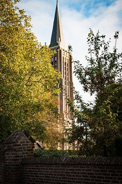 Toren van de Sint Petrus' Bandenkerk in Venray van Suzanne Schoepe