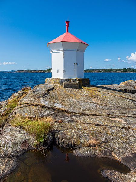 Leuchtfeuer auf der Schäreninsel Merdø in Norwegen von Rico Ködder