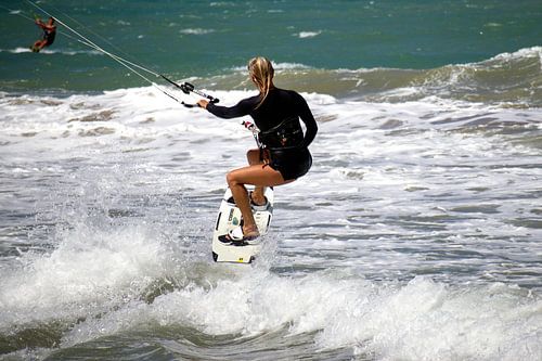Kitesurfers op het strand van Cabarete Dominicaanse Republiek