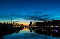 Haven van Duisburg bij zonsondergang
