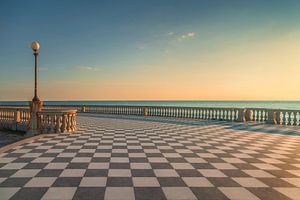Sonnenuntergang über der Terrazza Mascagni in Livorno