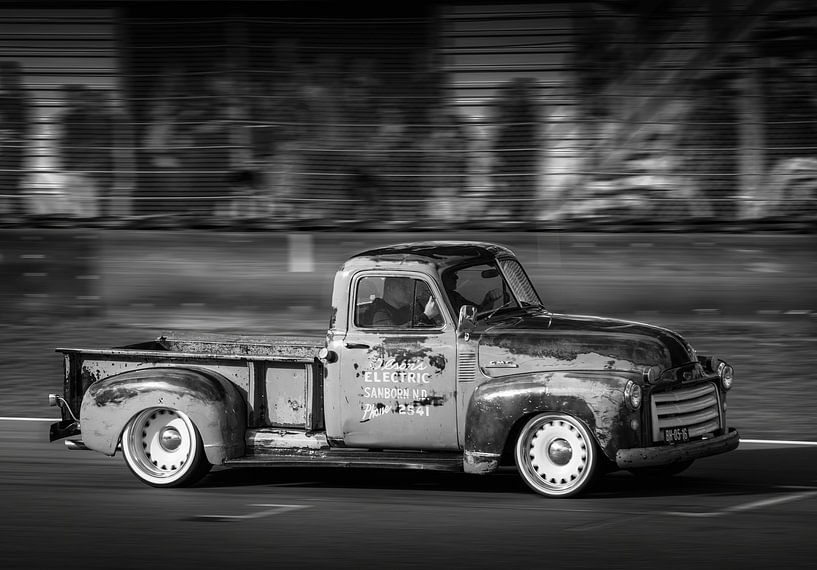 Un pick-up américain classique sur les rails par Humphry Jacobs