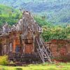 Temple khmer en ruine sur Inge Hogenbijl