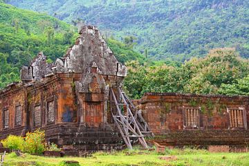 Vervallen Khmer tempel van Inge Hogenbijl