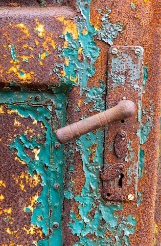 Urbex - Detail van oude roestige deur