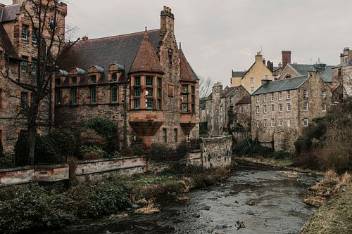 Dean Village in Old Town Edinburgh van Manon Visser
