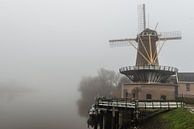 Molen in de mist langs het Water van Brian Morgan thumbnail