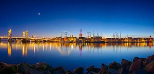 Abend auf den Skylinen der Stadt von Kampen in Overijssel, die Niederlande
