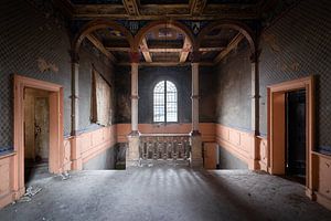 Treppe im verlassenen Schloss.