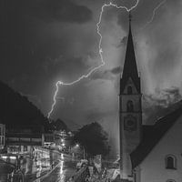Gewitter neben dem Kirchturm