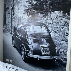 Klantfoto: Oude FIAT 500 auto in Italië in zwart-wit van iPics Photography, als naadloos behang