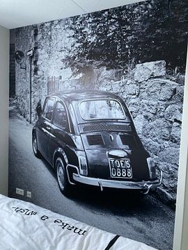 Klantfoto: Oude FIAT 500 auto in Italië in zwart-wit