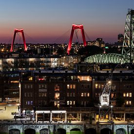 Les ponts de la ville de Rotterdam en soirée sur Edwin Muller
