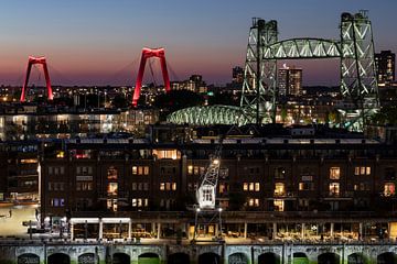 Stadtbrücken Rotterdam am Abend von Edwin Muller