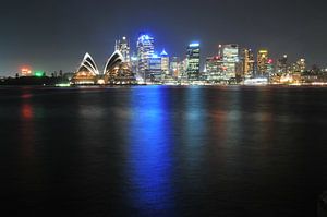 Skyline von Sydney bei Nacht von Diederik De Reuse