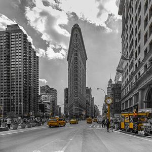 New York - Flatiron Building and Yellow Cabs van Tux Photography